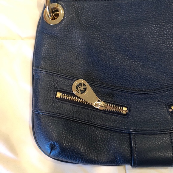 MK Small Shoulder Bag - Picture 4 of 10